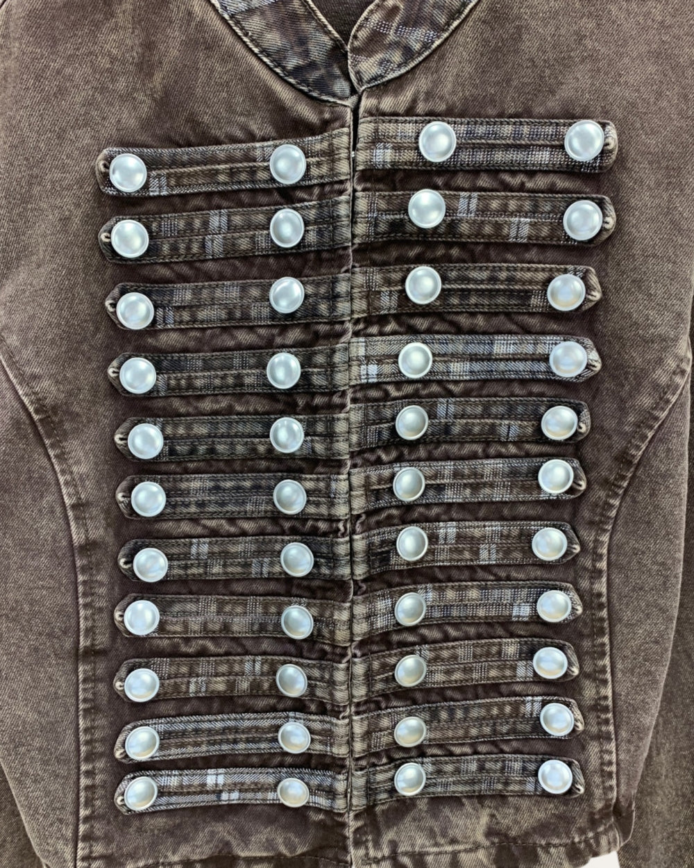 24819_BROWN