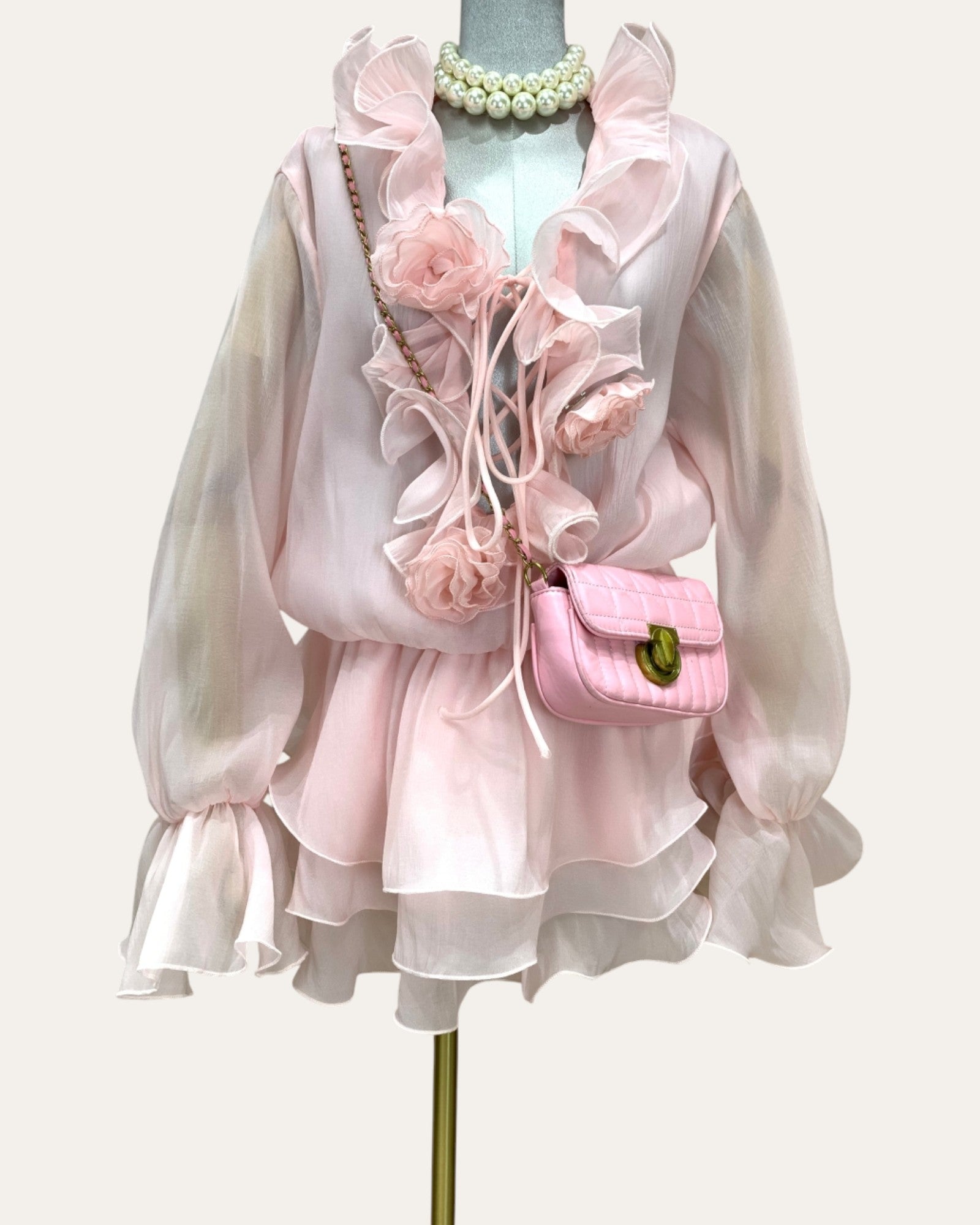 Minivestido de capas vaporosas con volantes