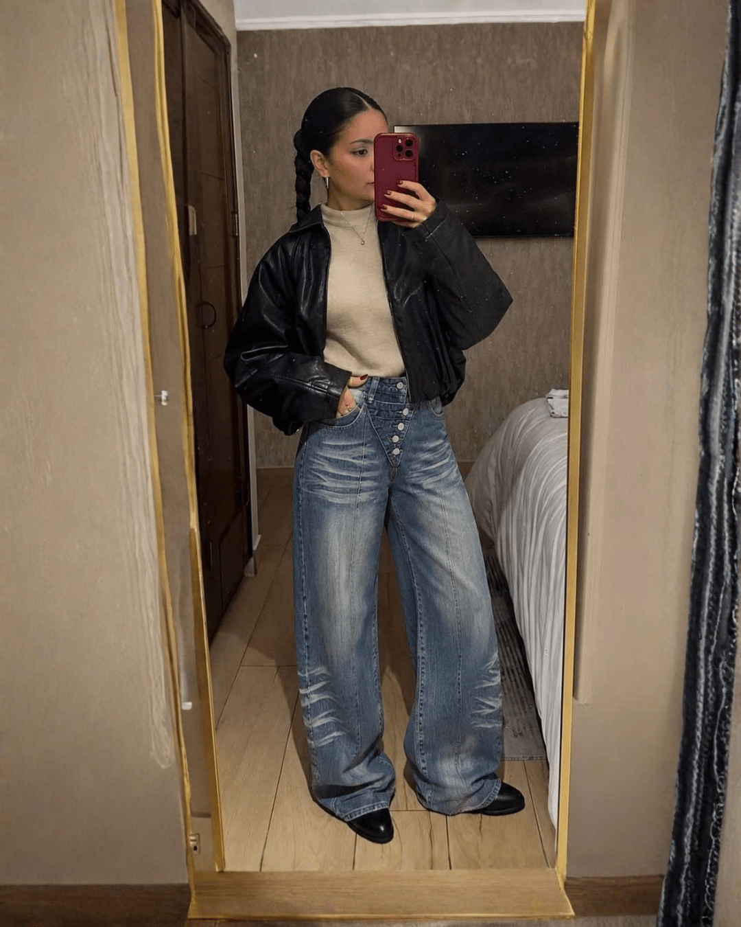 Asymmetric Button-Front Wide-Leg Jeans - Zilvina