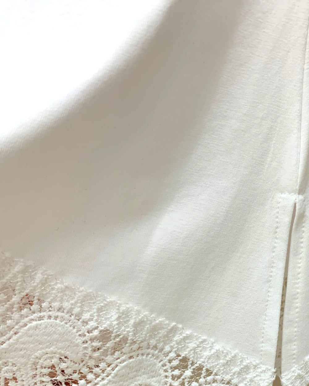 Asymmetrical Lace Hem Tee - Zilvina