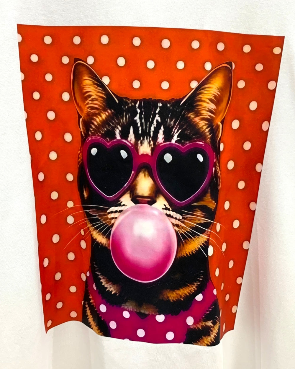 Bubble Gum Cat Graphic Tee - Zilvina