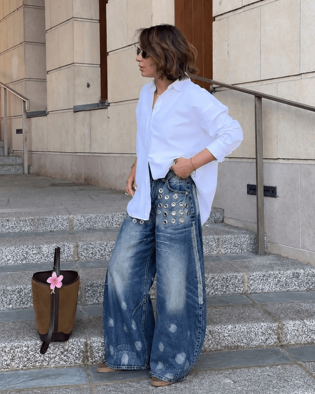 Grommet Detail Barrel-Leg Jeans - Zilvina