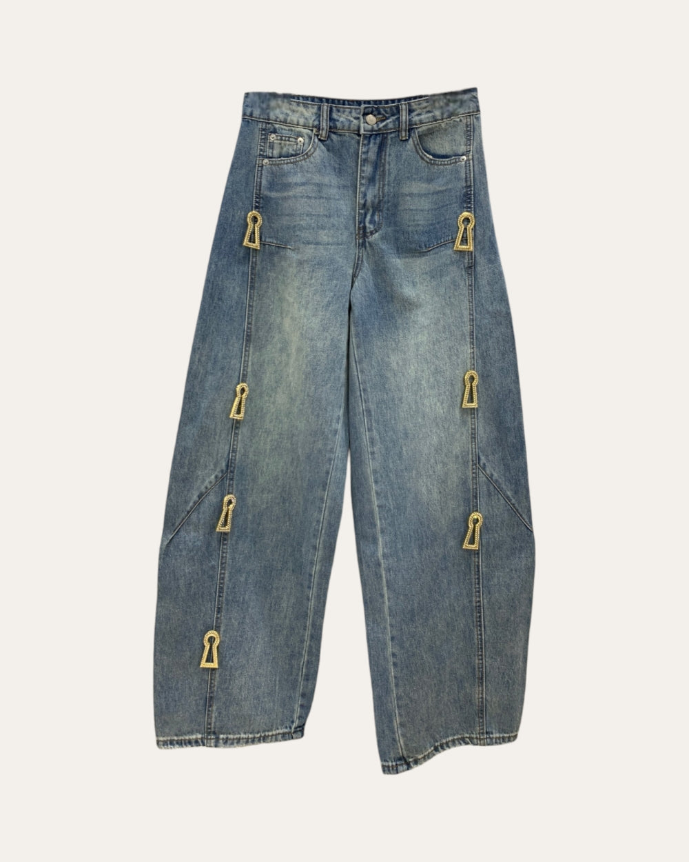 Keyhole Charm Straight - Leg Jeans - Zilvina