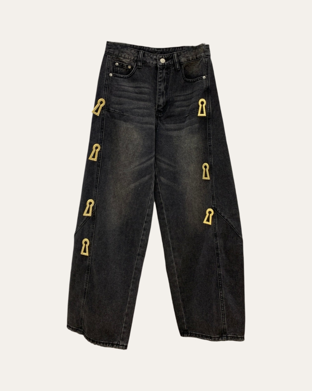 Keyhole Charm Straight - Leg Jeans - Zilvina