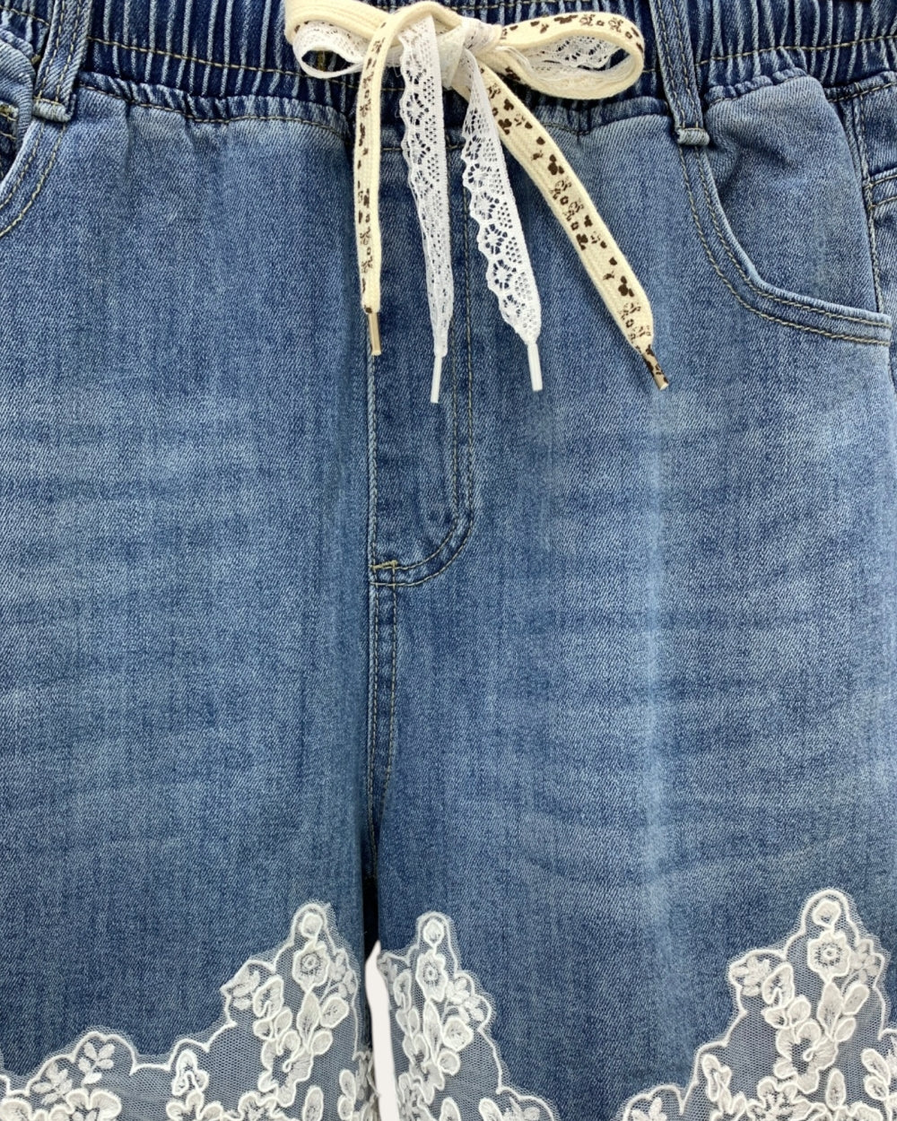 Lace Hem Denim Shorts - Zilvina