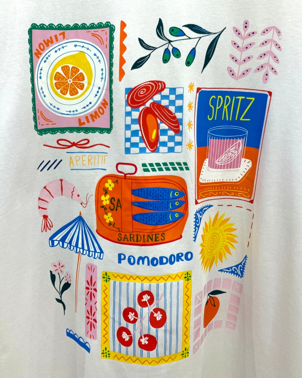 Mediterranean Market Graphic Tee - Zilvina