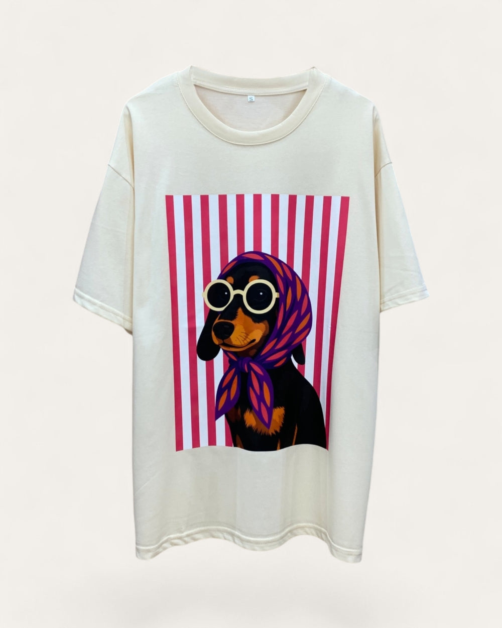 Retro Scarf Dachshund Graphic Tee - Zilvina