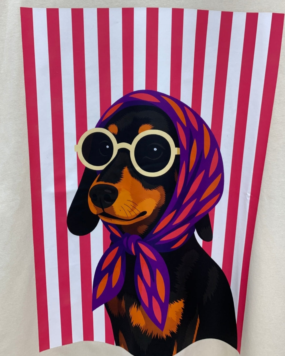 Retro Scarf Dachshund Graphic Tee - Zilvina
