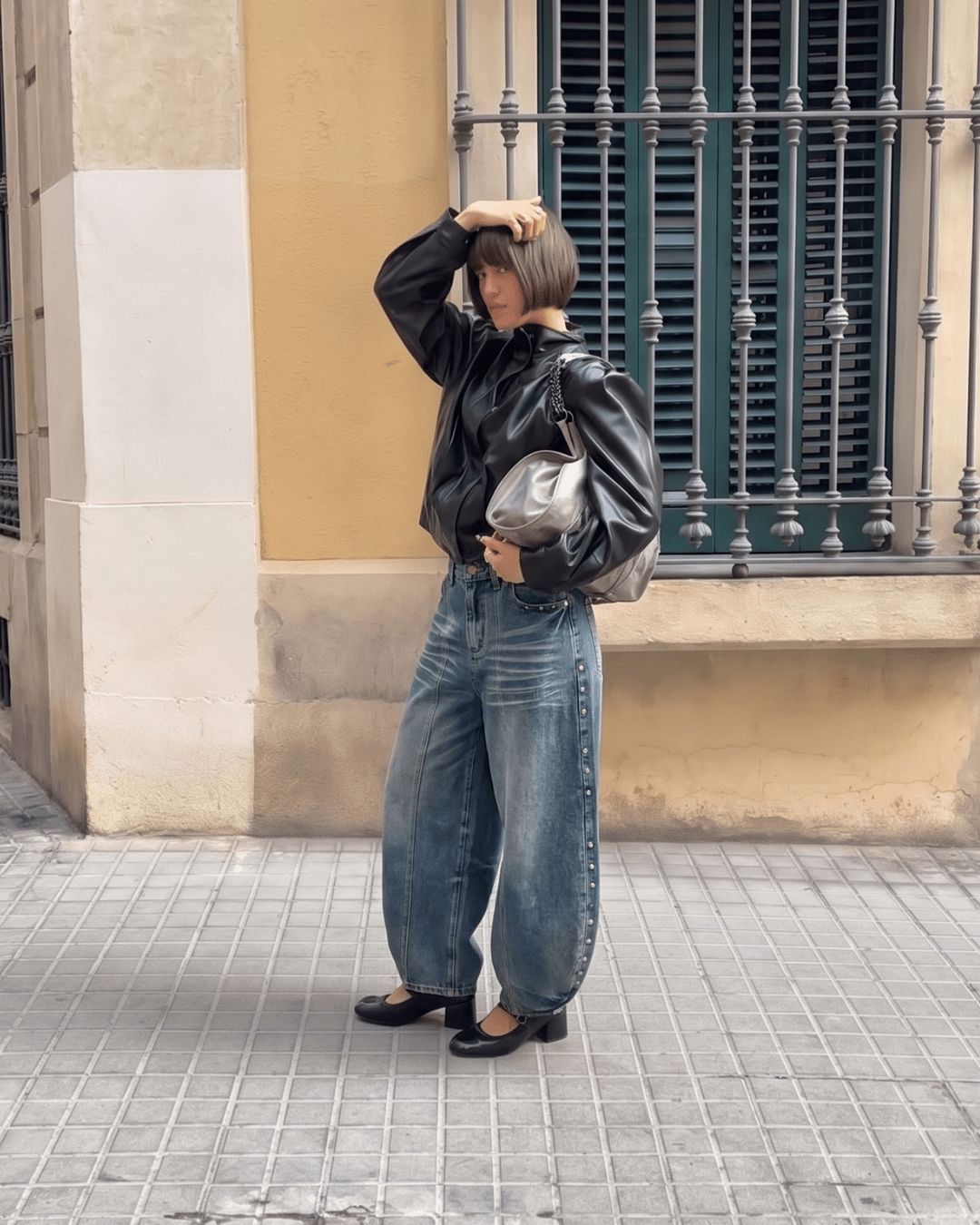 Studded Barrel Leg Washed Jeans - Zilvina