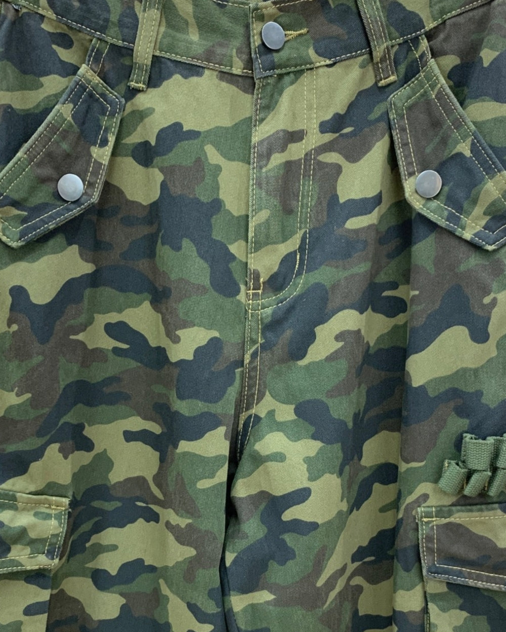 Utility Mode Camo Cargo Pants - Zilvina