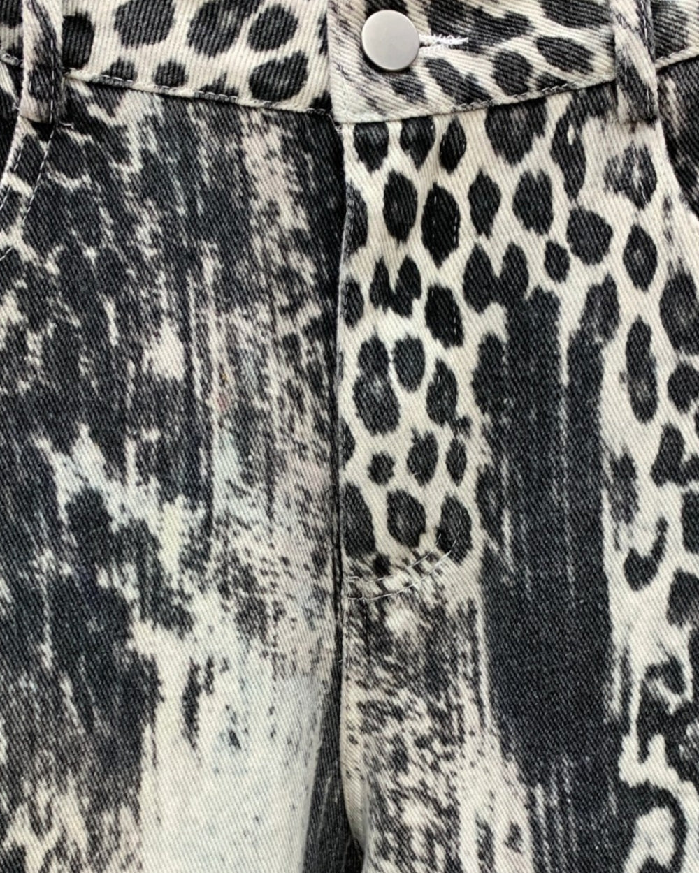Washed Leopard Wide Leg Jeans - Zilvina