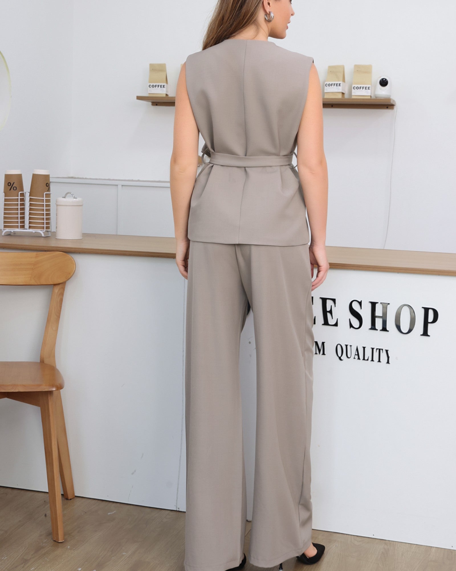Chic Sleeveless Belted Suit Set