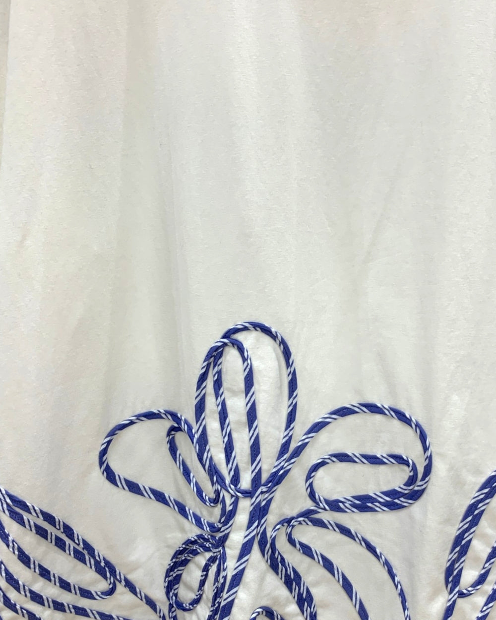 Botanical Embroidered Hem Tee - Zilvina