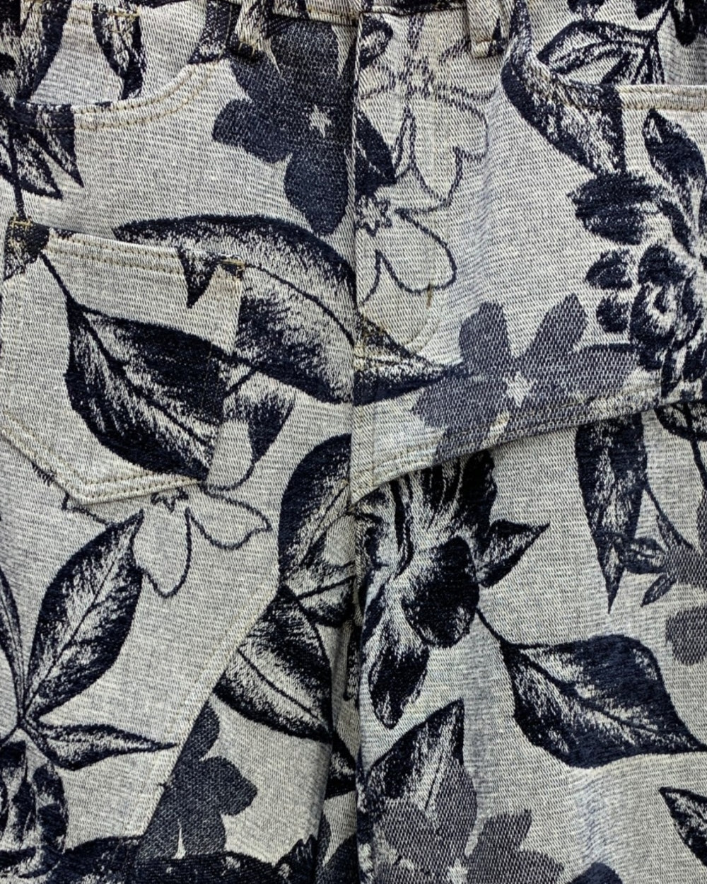 Floral Jacquard Barrel-Leg Pants - Zilvina