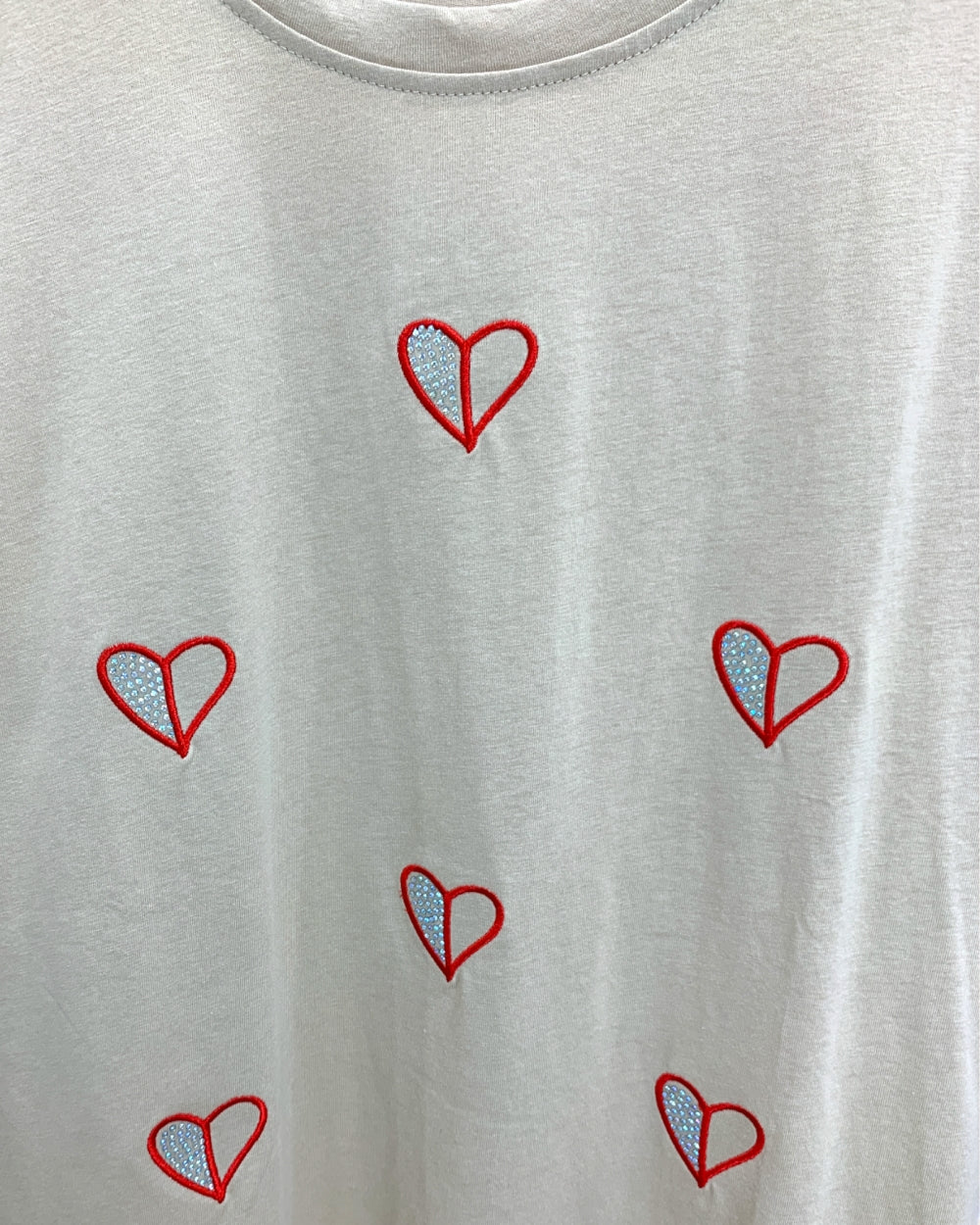 Heart Embroidered Short Sleeve Tee - Zilvina