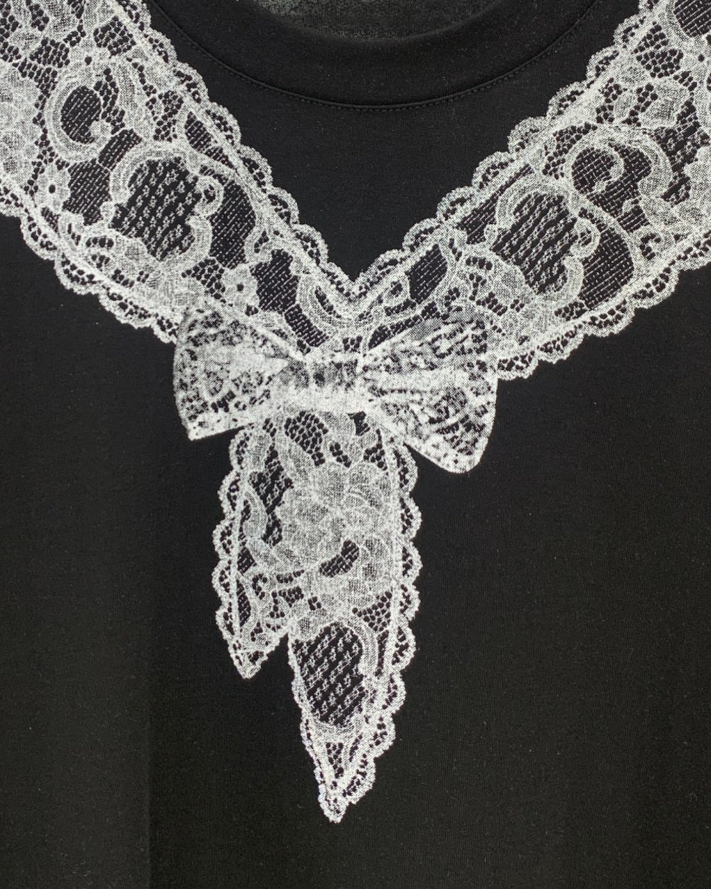 Lace Collar Ribbon Tee - Zilvina