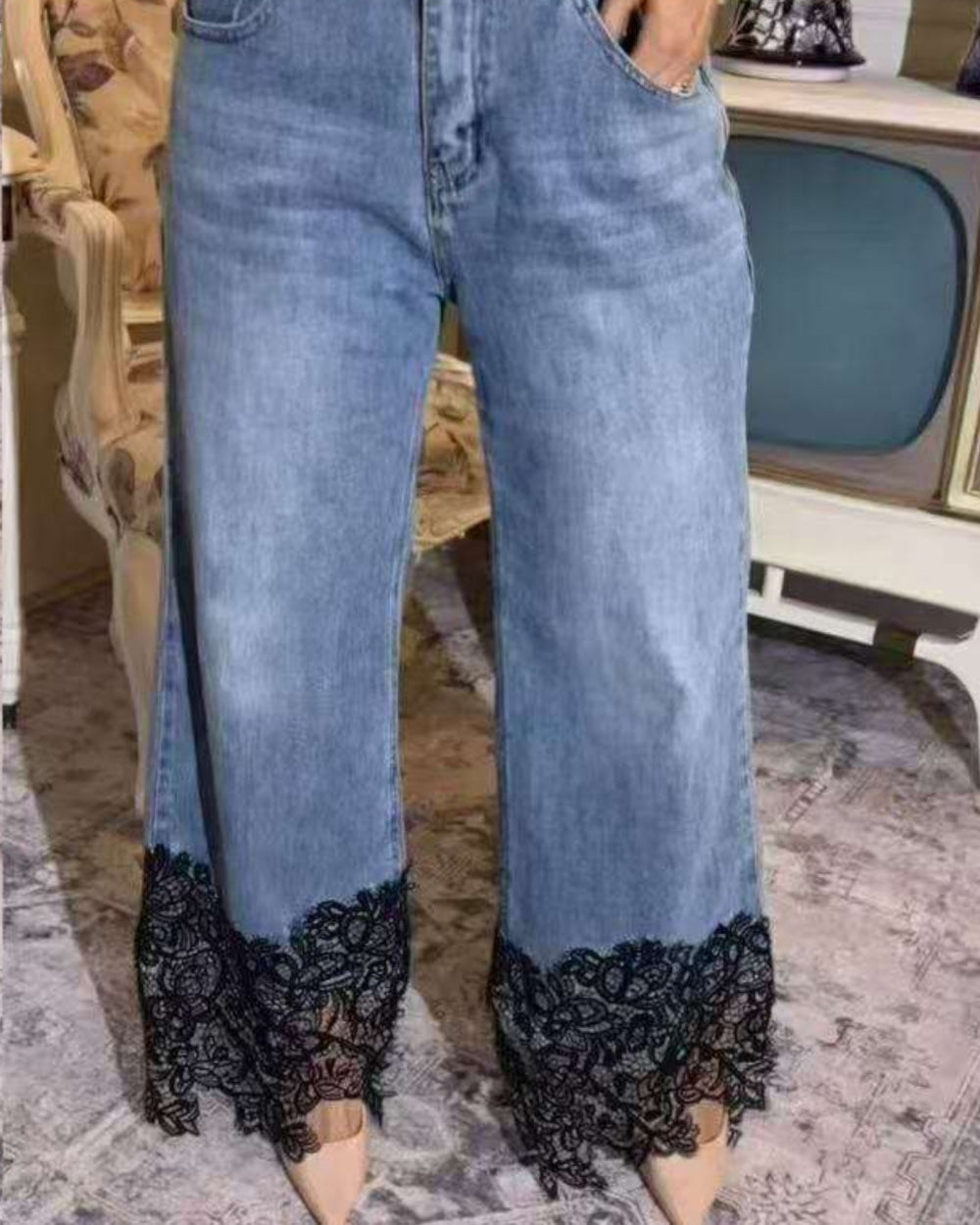 Lace Hem Wide - Leg Denim Jeans - Zilvina