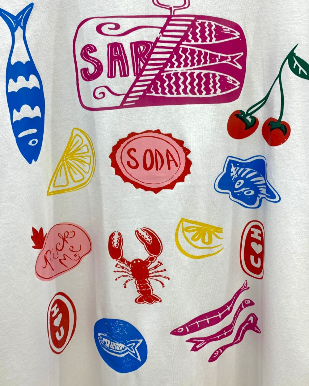 Seaside Market Graphic Tee - Zilvina