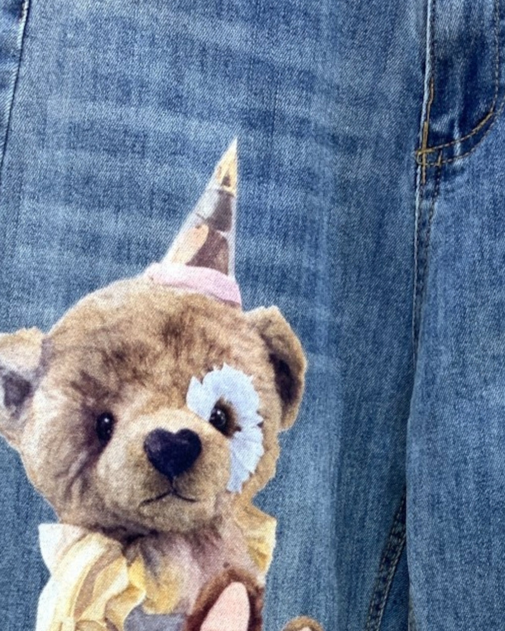 Storybook Teddy Graphic Jeans - Zilvina
